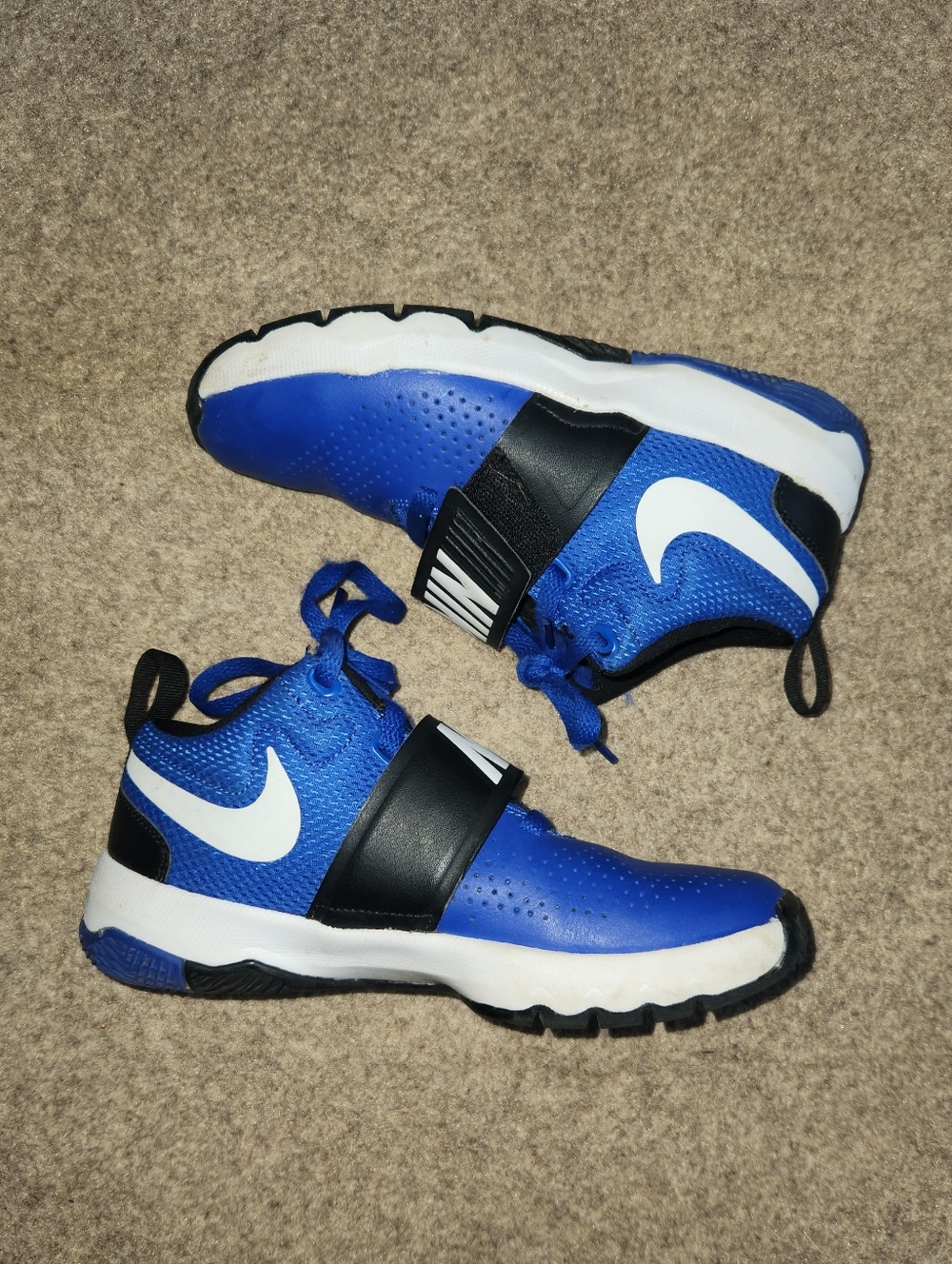 NIKE Kids Team Hustle D 8 Basketball Sneakers | 3Y